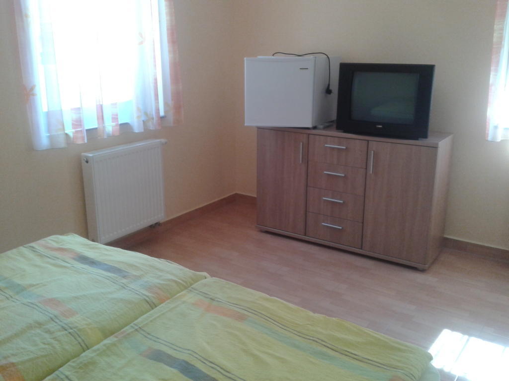 Hatarmenti Vendeghaz Zsira 部屋 写真