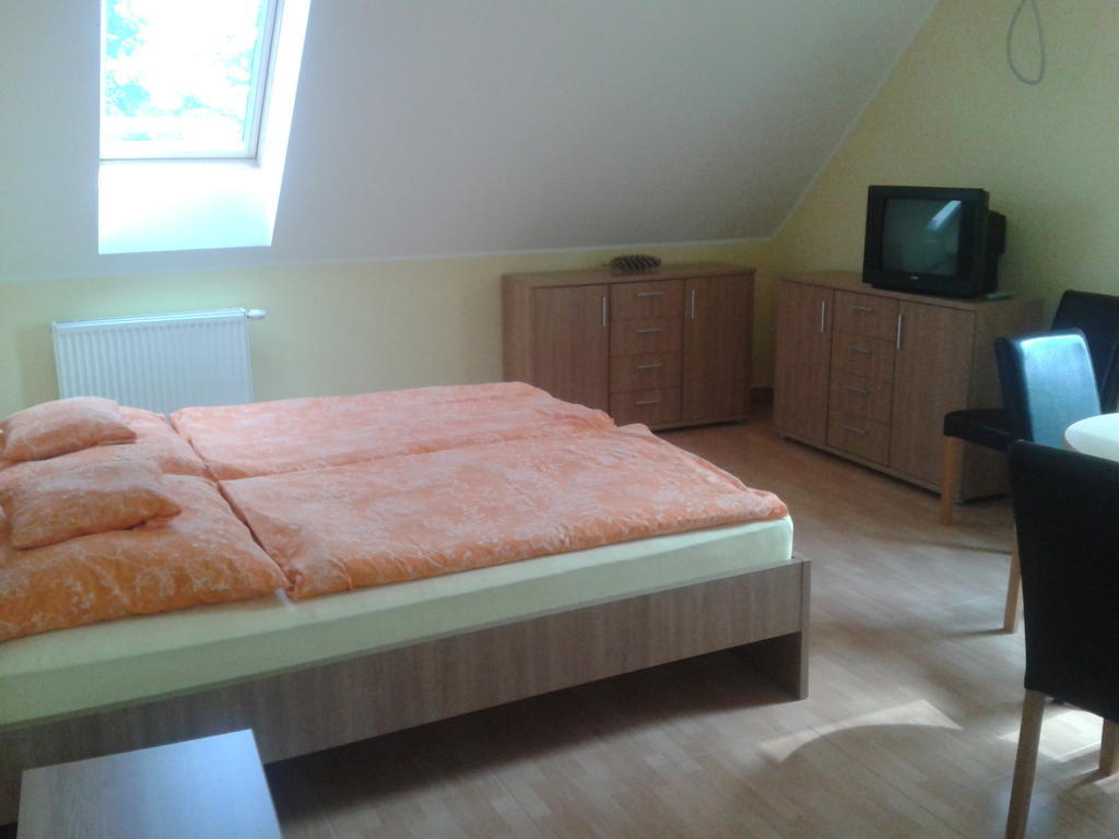Hatarmenti Vendeghaz Zsira 部屋 写真