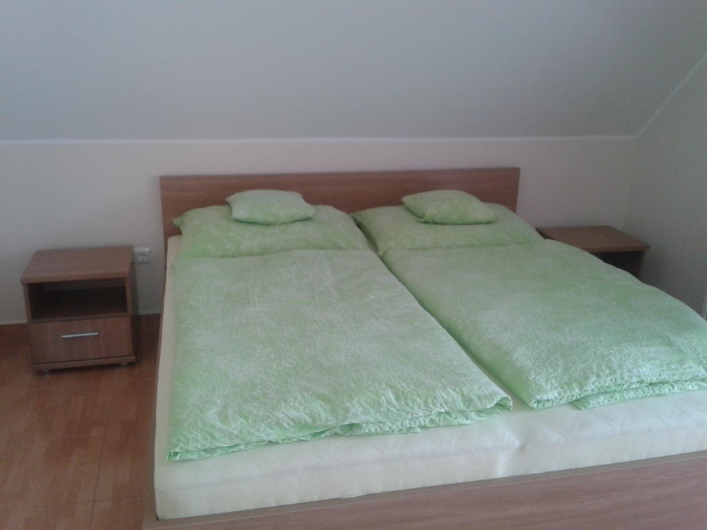 Hatarmenti Vendeghaz Zsira 部屋 写真